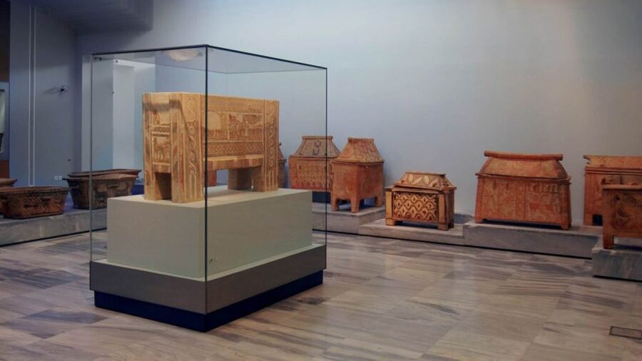 Crete: Knossos E-Ticket with Audio Guide & Optional Museum - At the palace, focus on the major rooms