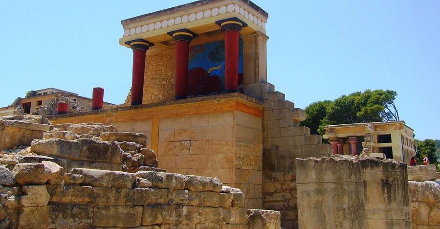 Crete: Knossos Palace & Heraklion Guided Tour - Walking through the Throne Room and Minoan palace