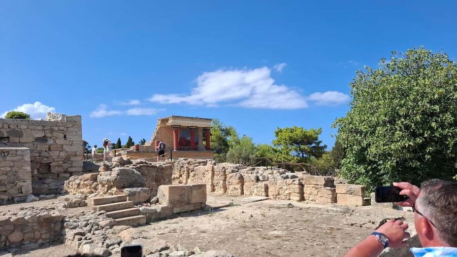 Crete: Knossos Palace, Winery & Olive Oil Tour with Lunch - Who will enjoy this tour most