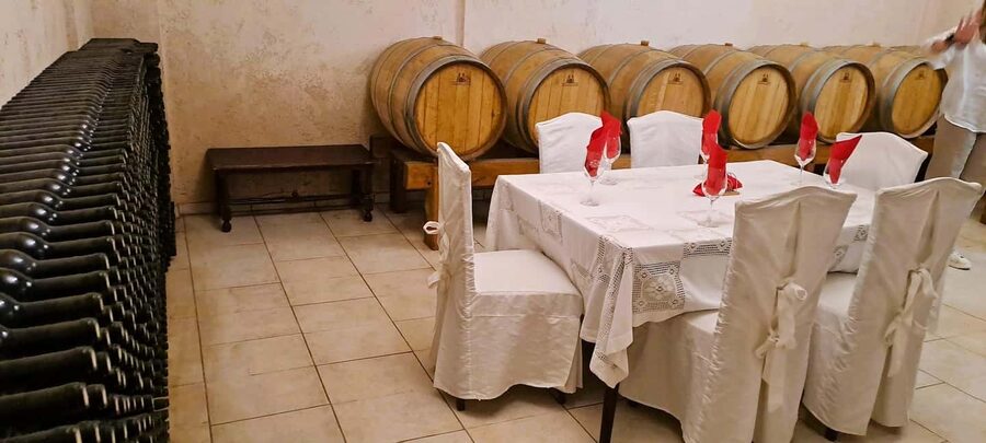 Crete: Knossos Palace, Winery & Olive Oil Tour with Lunch - Knossos Palace and the Minotaur story