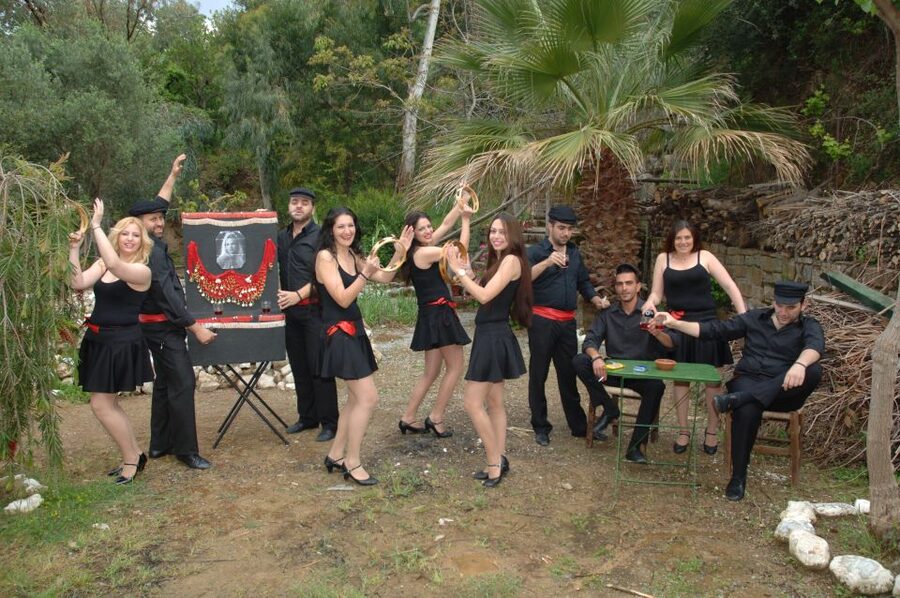 Crete: Traditional Dance Show and Buffet Dinner with Wine - How the evening unfolds