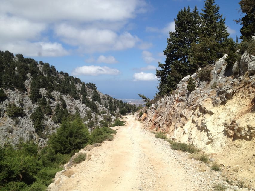 Crete: White Mountains Preserve Day Tour - A proper Cretan lunch in Therisso