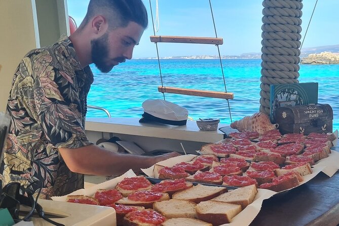 Cruise to White Rocks & Xi Beach with lunch and wine - Vardiani Island, a lighthouse ruin, and a boat wreck