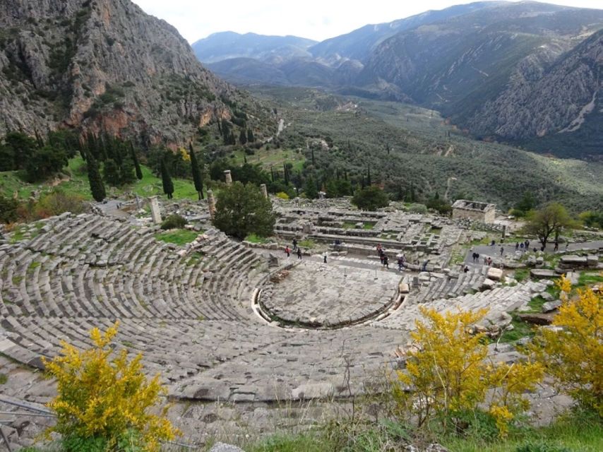 Delphi and Meteora: 2-Day Bus Tour from Athens - Meteora’s monasteries and rock pillars
