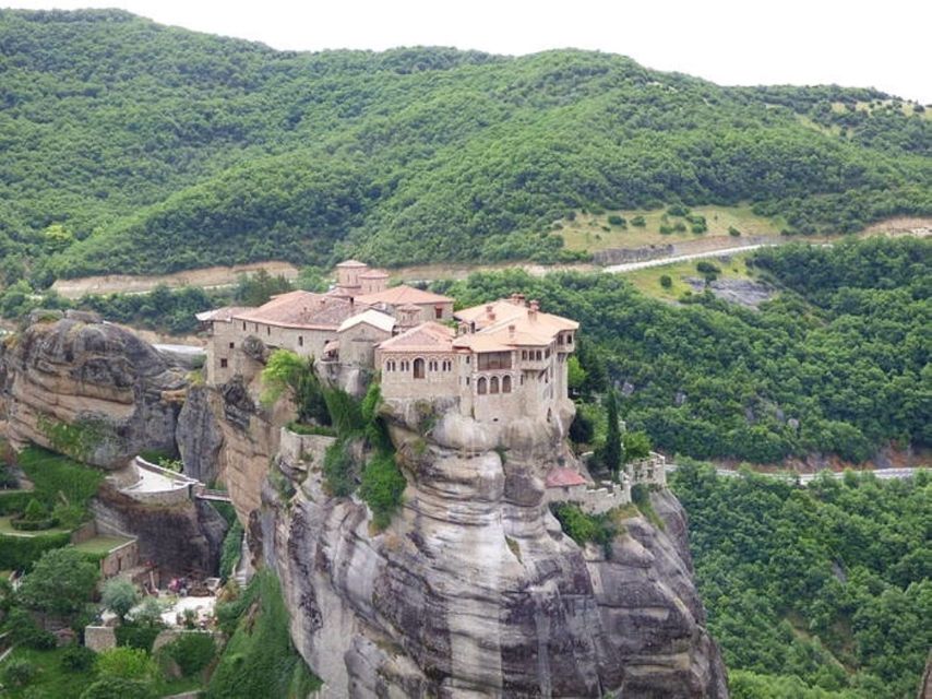 Delphi and Meteora: 2-Day Bus Tour from Athens - Guides, languages, and tour style
