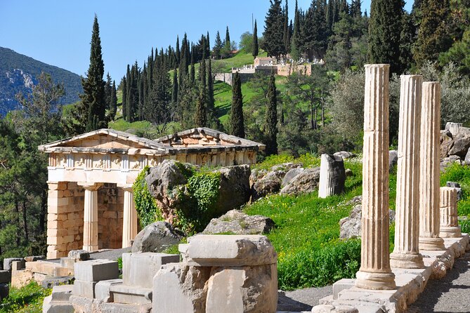 Delphi and Meteora, 2-Days Private Tour - Overnight in Kalabaka beneath the monasteries