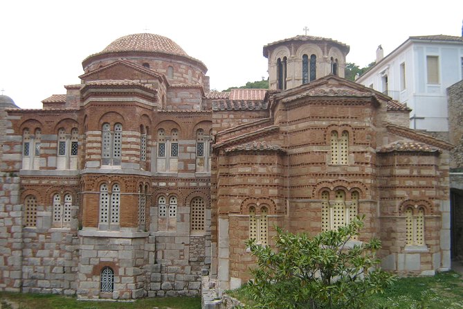 Delphi Full Day Tour - The Delphi Museum puts faces to the ruins