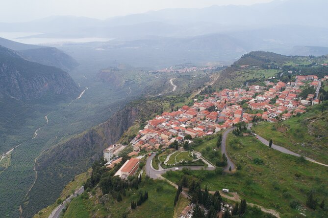 Delphi full day V.R audio guided tour with entry ticket - Arachova and lunch: a pleasant pause with changing details