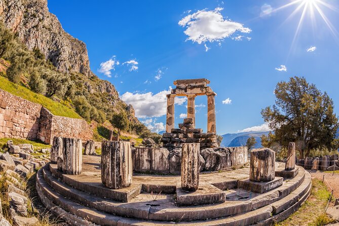 Delphi full day V.R audio guided tour with entry ticket - The early start and long road to Delphi