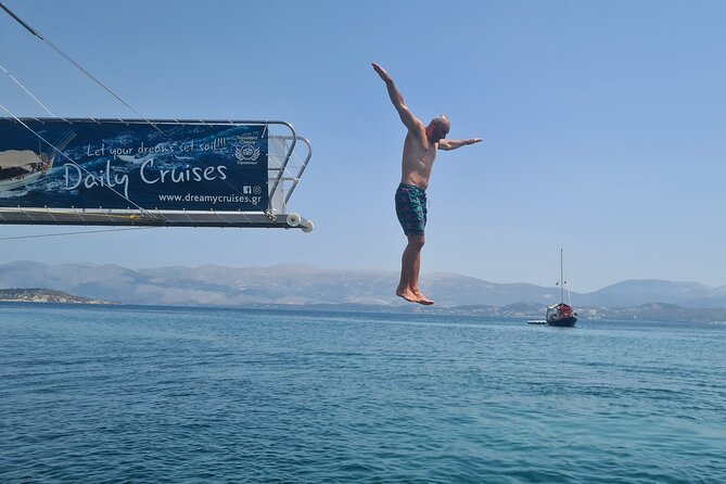 "Dreamy cruise"Daily Cruise from Argostoli harbour with a traditional Greek boat - The crew creates the mood