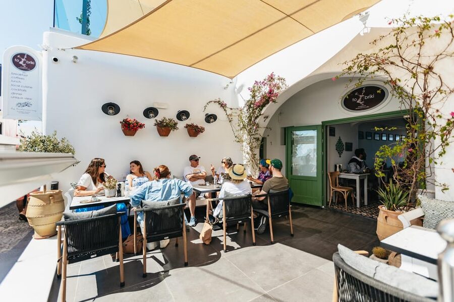 Fira: Guided Foodie Walking Tour with Tastings - The guides make the difference