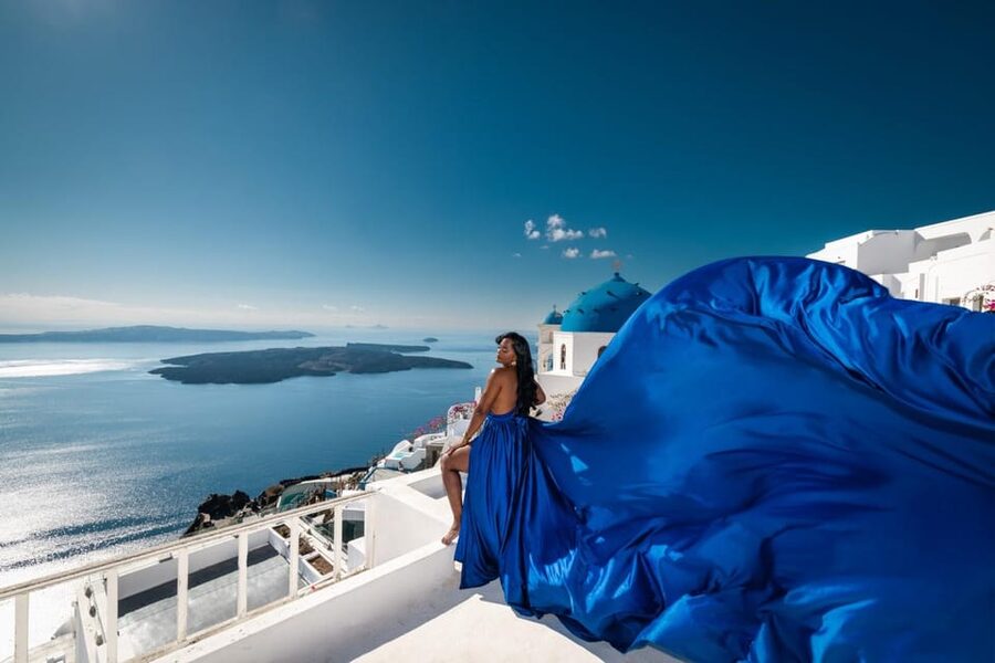 Flying dress Photoshoot in Santorini with Hotel Pickup - What happens from pickup to the first pose