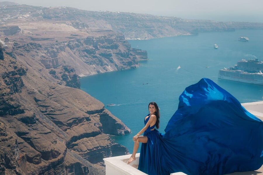 Flying dress Photoshoot in Santorini with Hotel Pickup - The advertised itinerary needs a careful reading