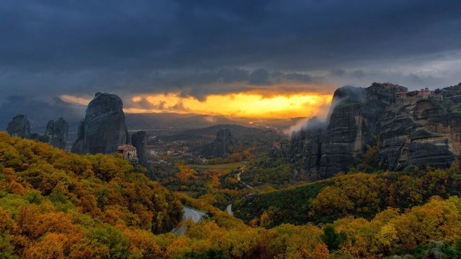 From Athens: 3 Days in Meteora & Delphi with Tours & Hotel - Why this three-day route works