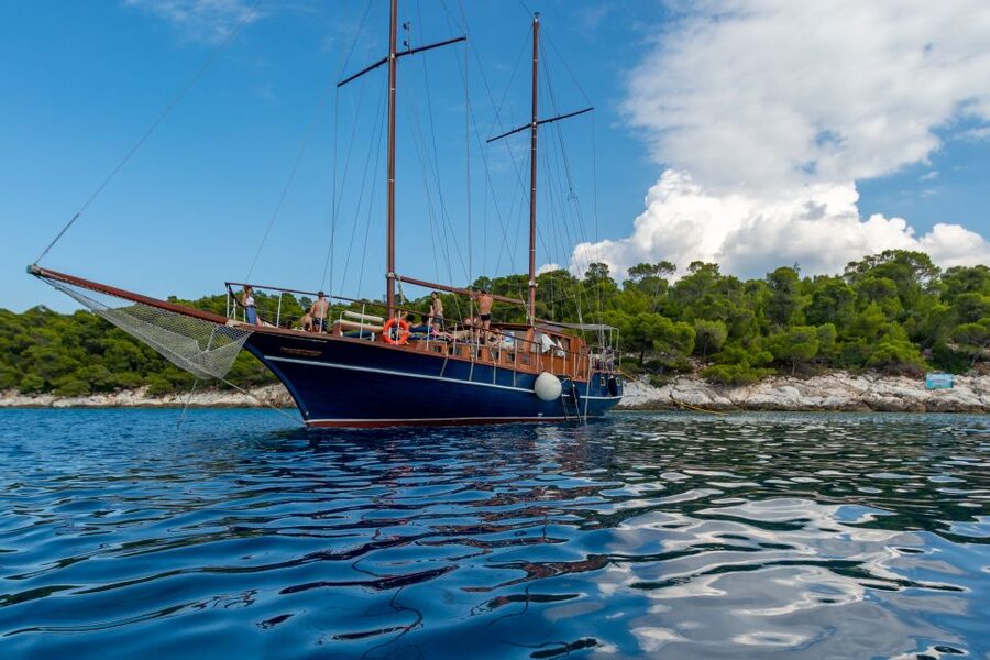 From Athens: Aegina, Agistri and Metopi Day Cruise w/ Lunch - Greek lunch served onboard