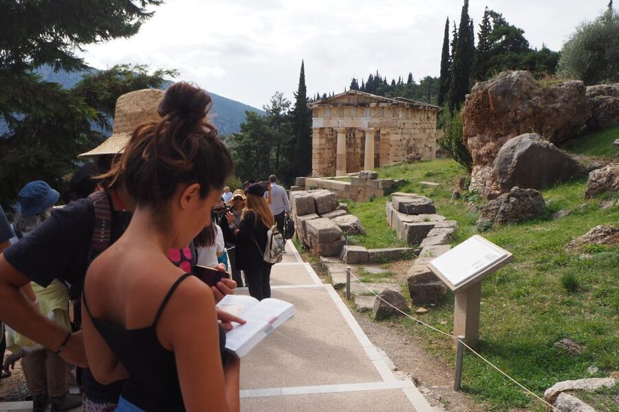 From Athens: Day Tour to Delphi - Coffee stop and the road through Boeotia