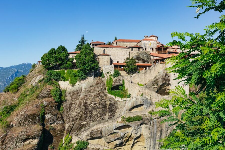 From Athens: Delphi and Meteora 2-Day Guided Tour - The long ride to Kalambaka