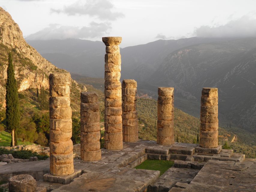 From Athens: Delphi and Meteora 2-Day Tour with Hotel - Delphi and the Temple of Apollo