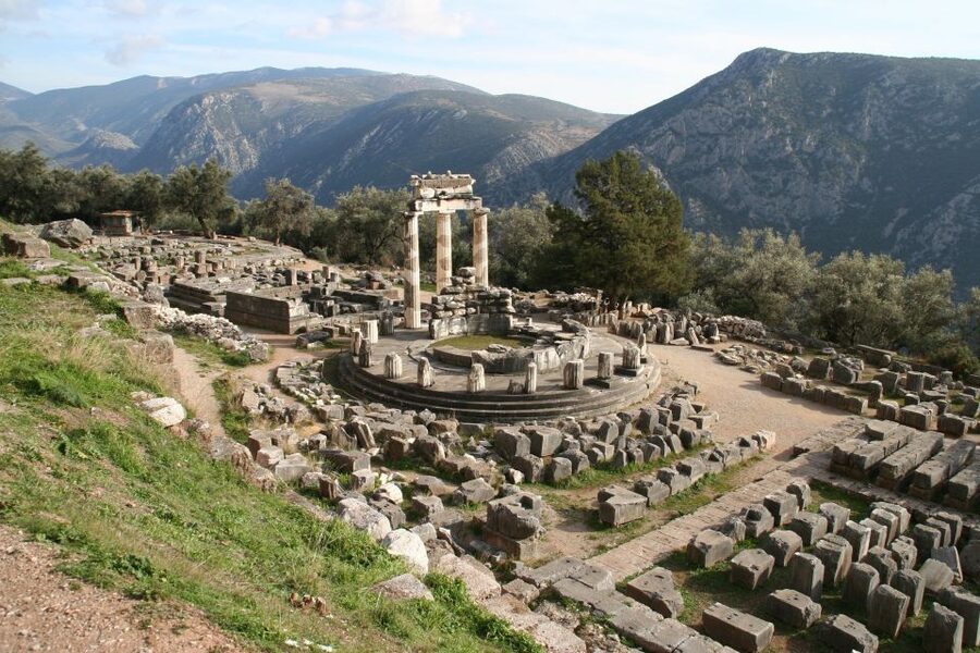 From Athens: Delphi Full Day V.R. Audio Guided Tour - Lunch and village time in the mountains