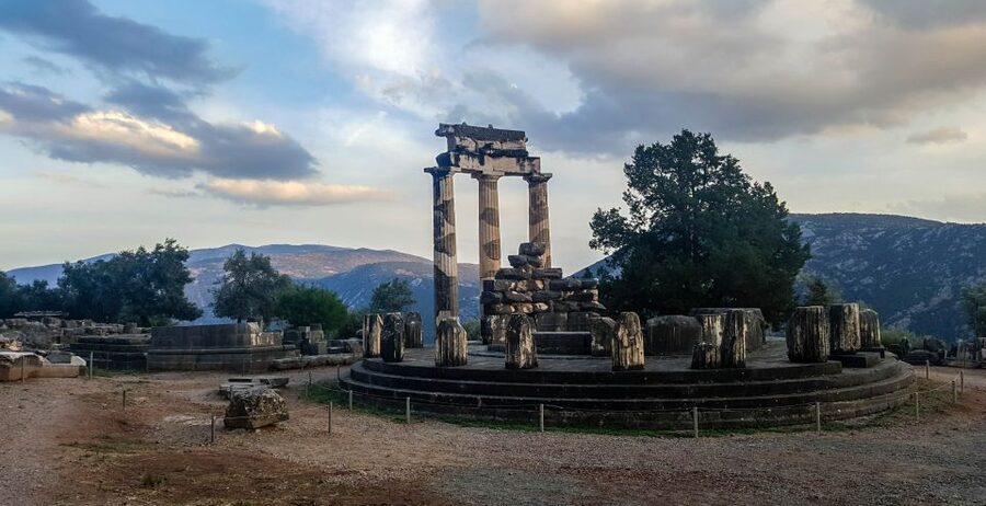 From Athens: Delphi Full Day V.R. Audio Guided Tour - Arachova and the final mountain view