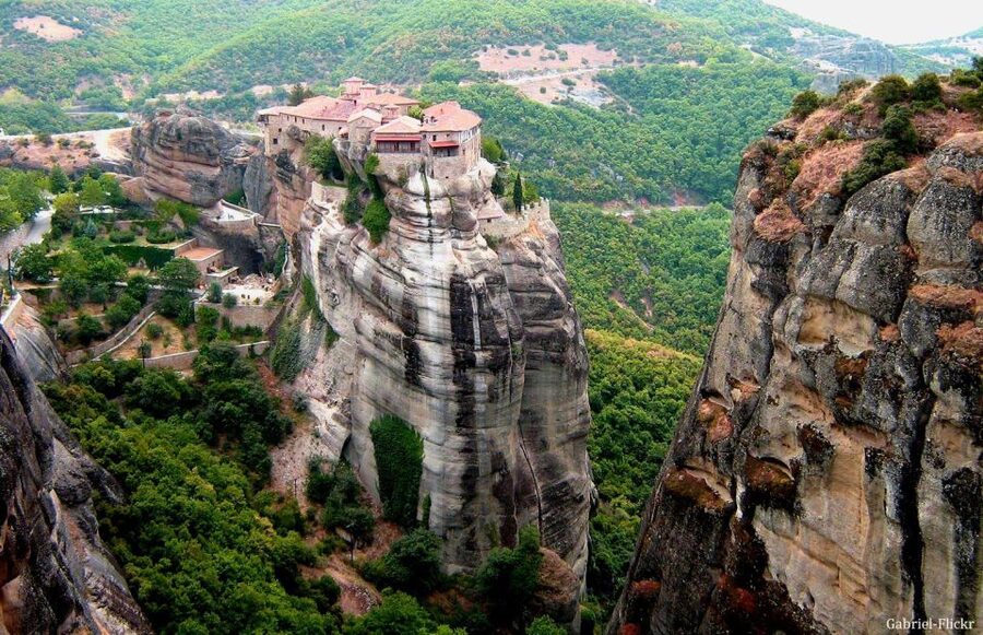 From Athens: Meteora Train Trip with Overnight Stay - The small-group advantage
