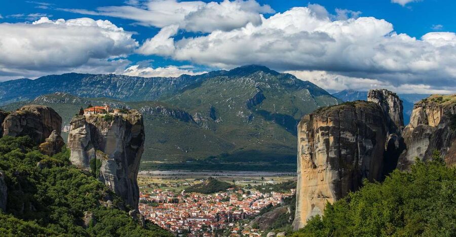 From Athens: Meteora Train Trip with Overnight Stay - Getting from Athens to Kalambaka