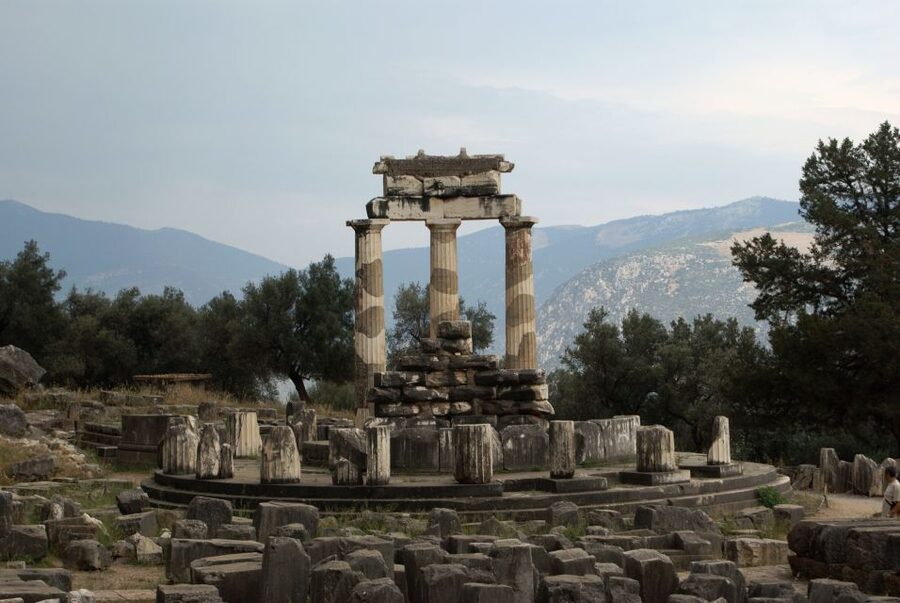 From Athens: Private Delphi and Thermopylae Guided Day Trip - The long road from Athens to Delphi