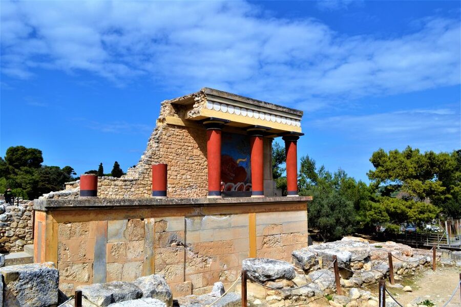 From Chania: Full-Day Heraklion Highlights Guided Tour - Knossos Palace and the Minotaur story