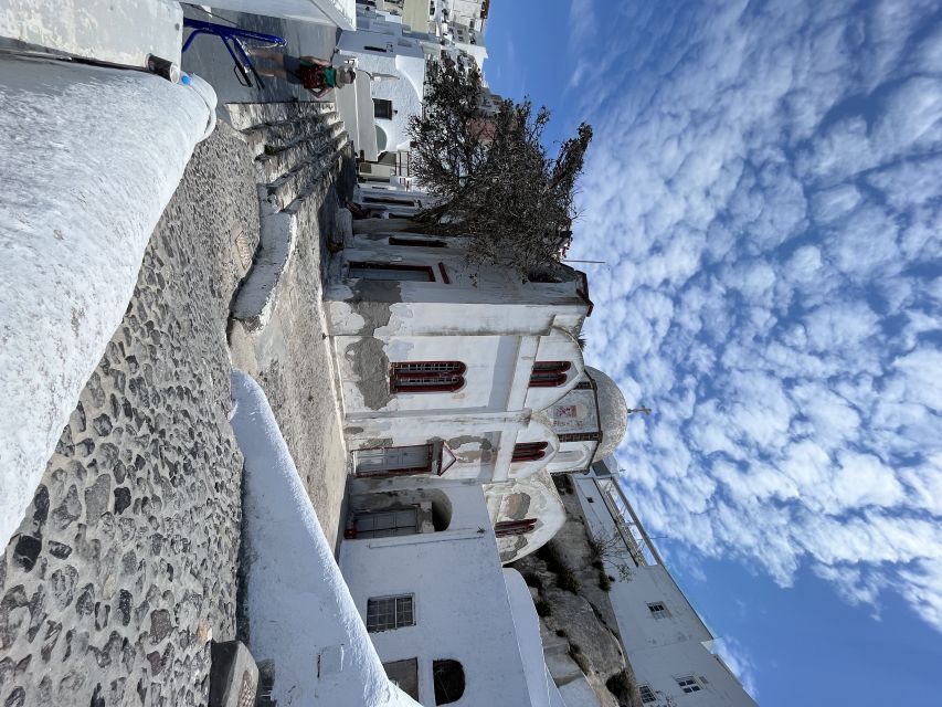 From Chania: Full-Day Trip to Santorini - The guide, languages, and organization