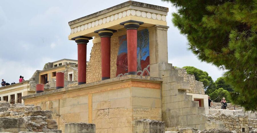 From Chania: Knossos Palace and Heraklion Full-Day Tour - Rethymno old town on the return