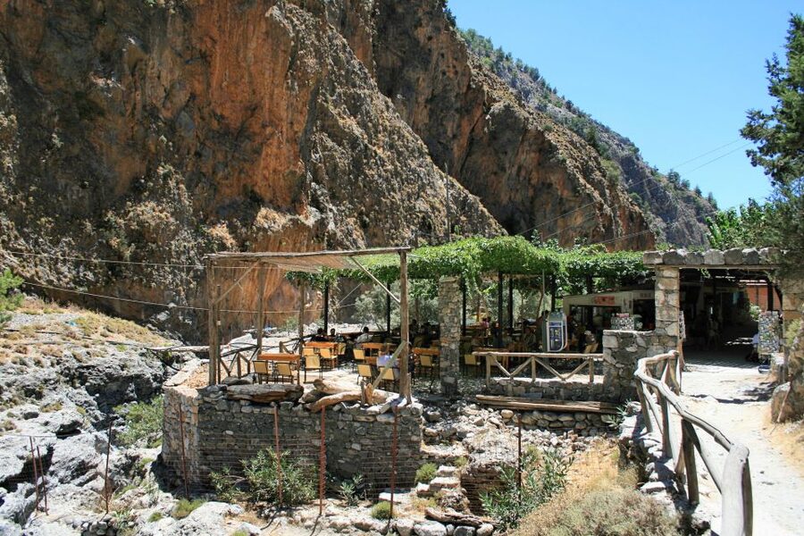 From Chania/Rethymno: Samariá Gorge Guided Hike with Pickup - How hard is the 16-kilometer route?