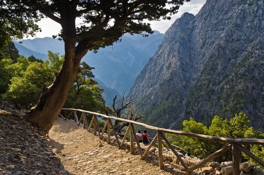 From Chania: Samaria Gorge with Professional Hiking Guide - Starting the descent into Samaria Gorge