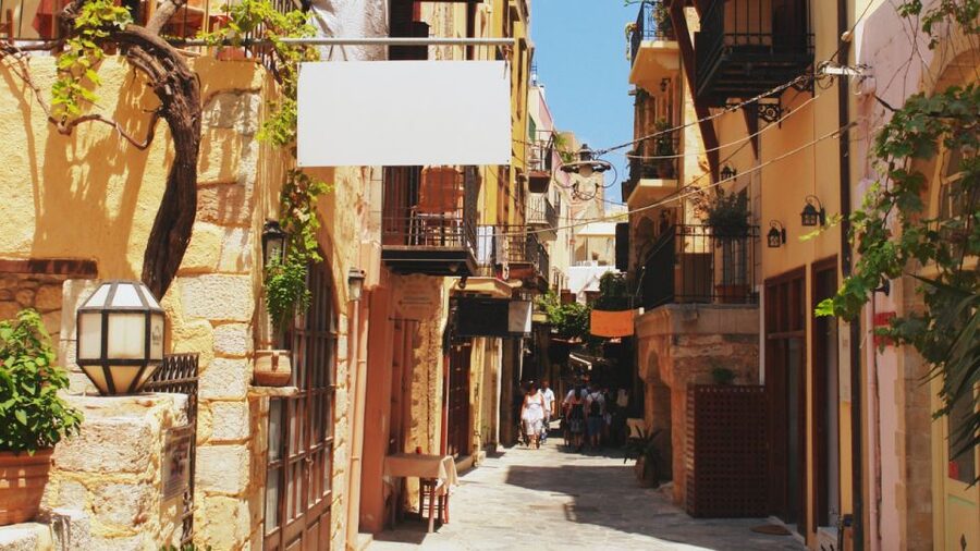 From Heraklion: Chania Town, Kournas Lake, and Rethymno Tour - The coach, group size, and guide service