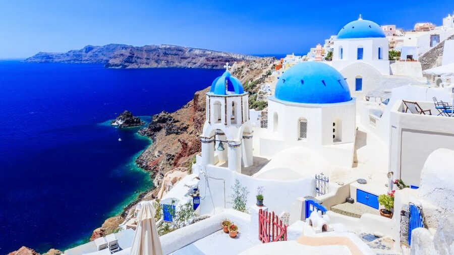 From Heraklion/Crete: Santorini Island Guided Day Trip - The drive from Oia to Fira