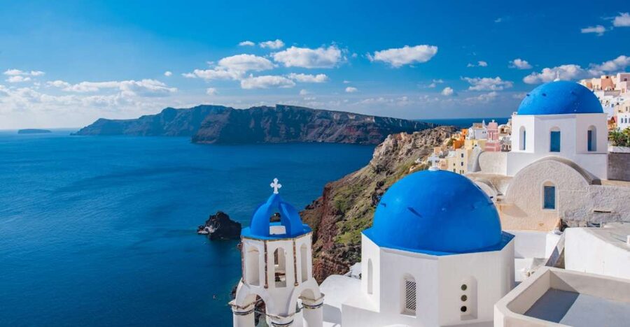 From Heraklion/Crete: Santorini Island Guided Day Trip - The guide’s role and the languages available