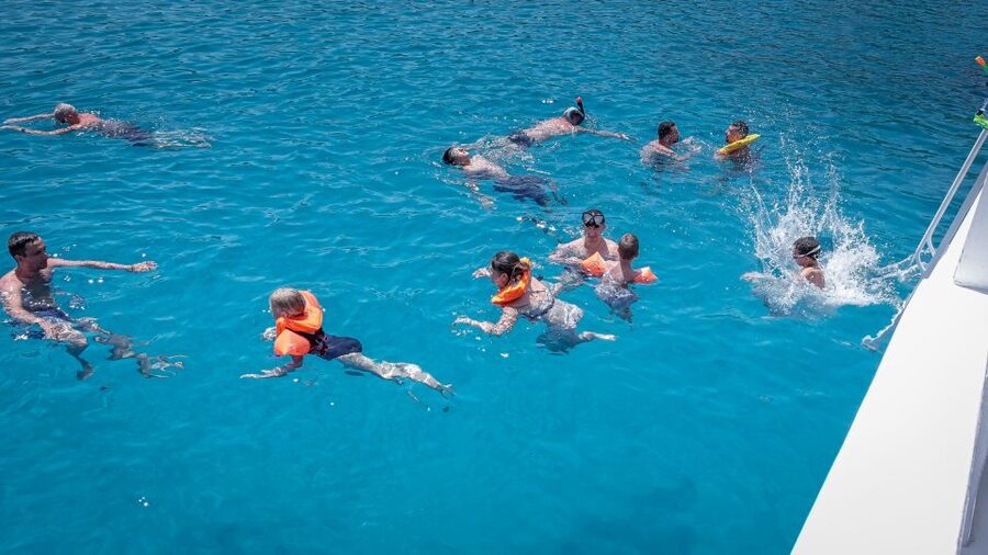 From Heraklion: Elounda, Kolokitha, and Spinalonga Boat Trip - Choosing the direct meeting point or hotel transfer