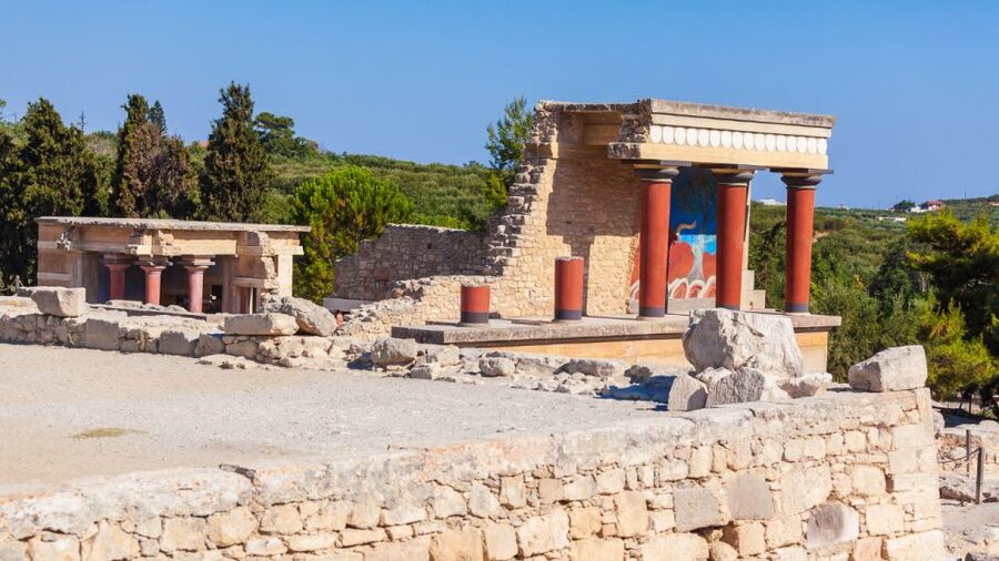 From Heraklion: Historical Center City Tour & Knossos Palace - Entering Knossos, the palace of Minoan Crete