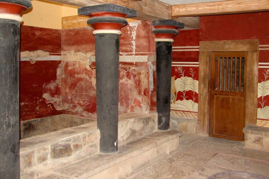 From Rethymno: Knossos Palace and Heraklion Guided Tour - Entering Knossos and the world of the Minoans