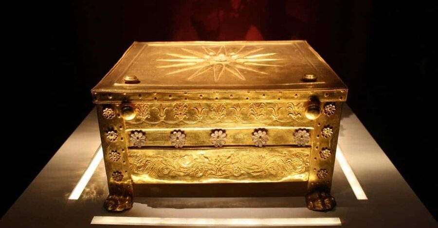 From Thessaloniki: Aigai Royal Tombs & Pella Museum Day Trip - Alexandros as driver and guide