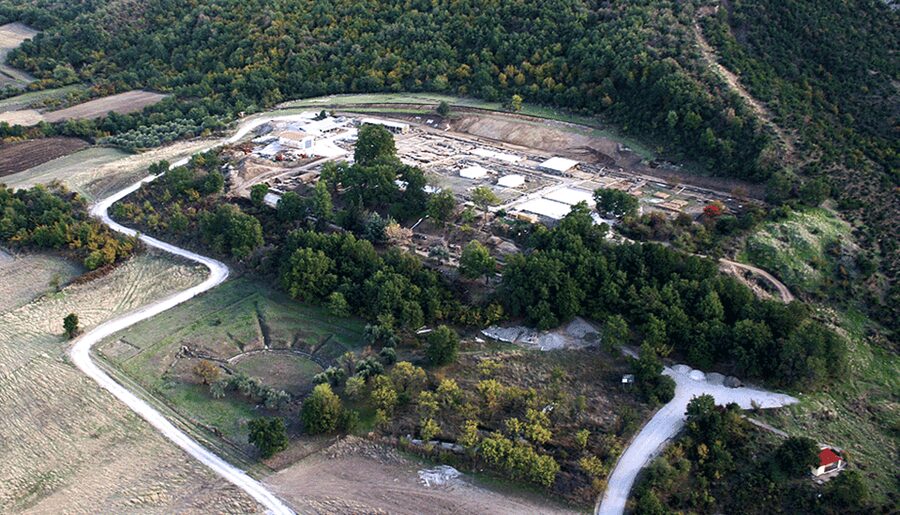 From Thessaloniki: Aigai Royal Tombs & Pella Museum Day Trip - Who should book this half-day outing