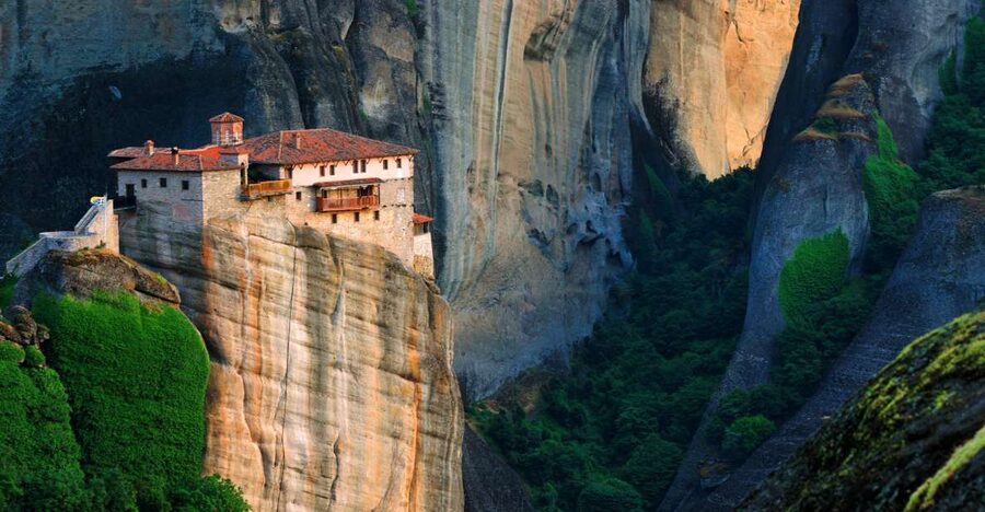 From Thessaloniki: Full Day Trip to Meteora - Seeing the rock pillars of Meteora