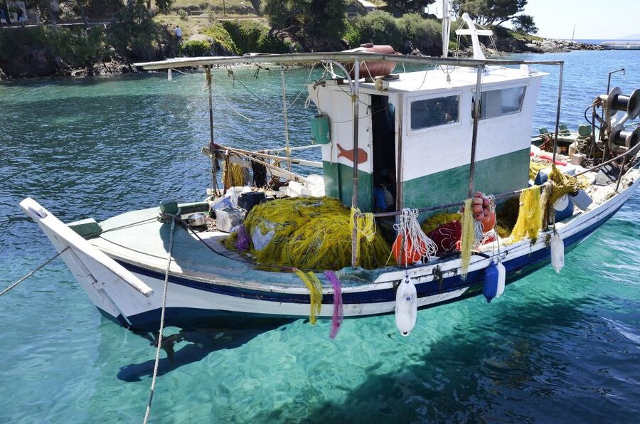 From Thessaloniki: Halkidiki Blue Lagoon Cruise - Boarding the three-level pirate ship