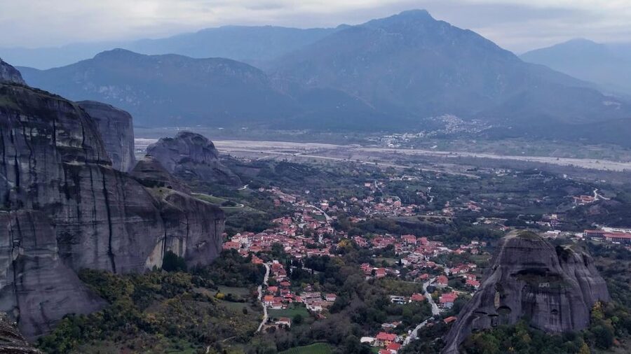 From Thessaloniki: Meteora Small Group Day Trip - Choosing the second monastery