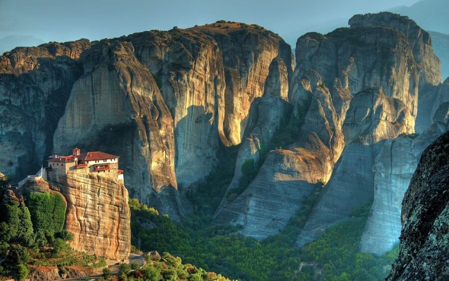 From Thessaloniki: Meteora Small Group Day Trip - A break in Kalambaka after the monasteries