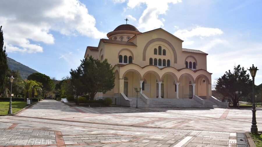From Zakynthos: Full-Day Tour of Kefalonia - The road time is part of the bargain
