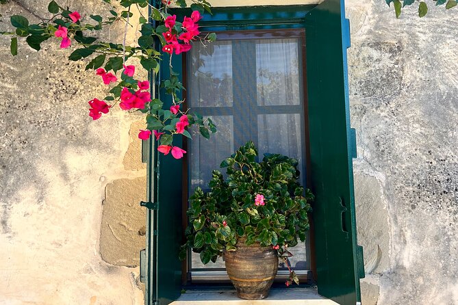 Gastronomy tour and wine tasting in traditional villages - Lake Kournas: a generous meal with four local wines