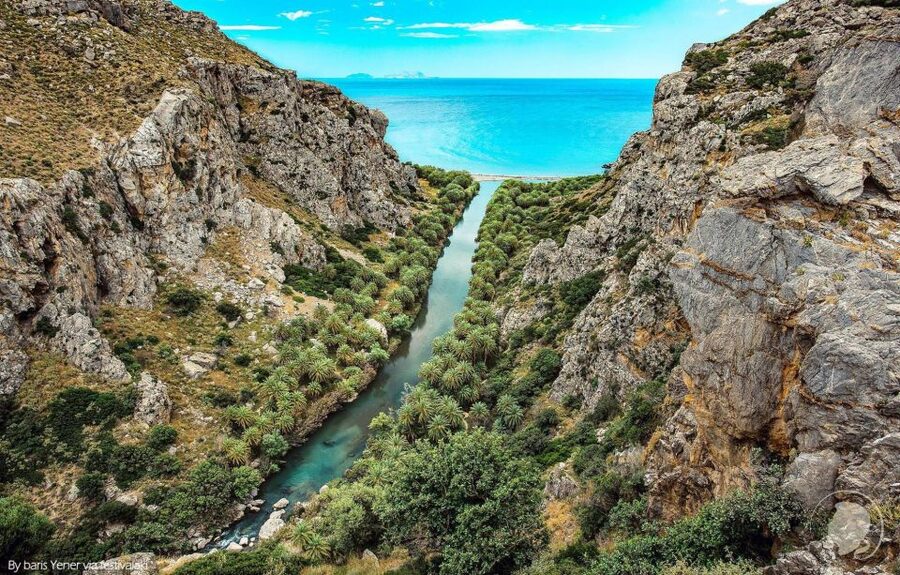 Georgioupolis: Preveli Palm Beach Day Trip by Bus and Boat - Reaching the beach by water taxi
