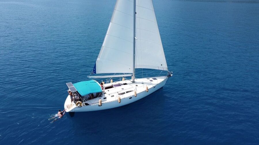 Gouvia: Corfu Island Sailing Trip with Snack and Soft Drinks - Gialiskari gives you an hour to swim, snorkel, and jump