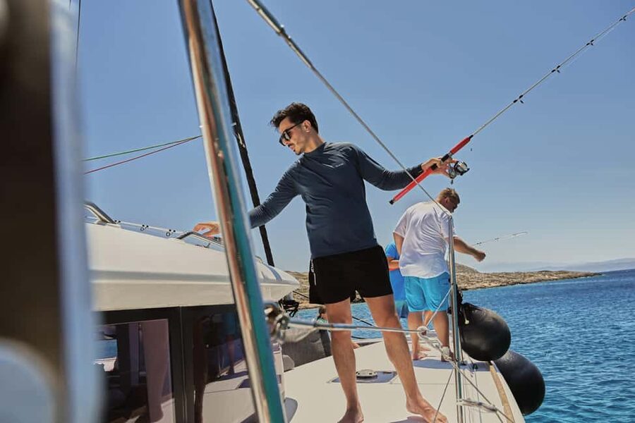 Heraklion: Dia Catamaran Tour - Lunch, Open Bar & Snorkeling - Food, service, and comfort