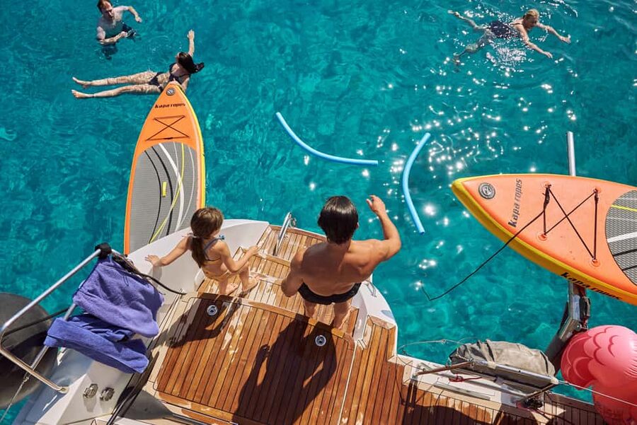 Heraklion: Dia Island Catamaran Cruise with Dinner and Wine - An onboard dinner that is part of the experience